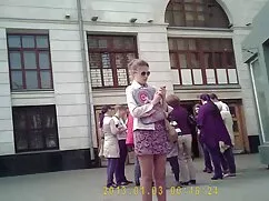 قرمز بازی می کند در  ...